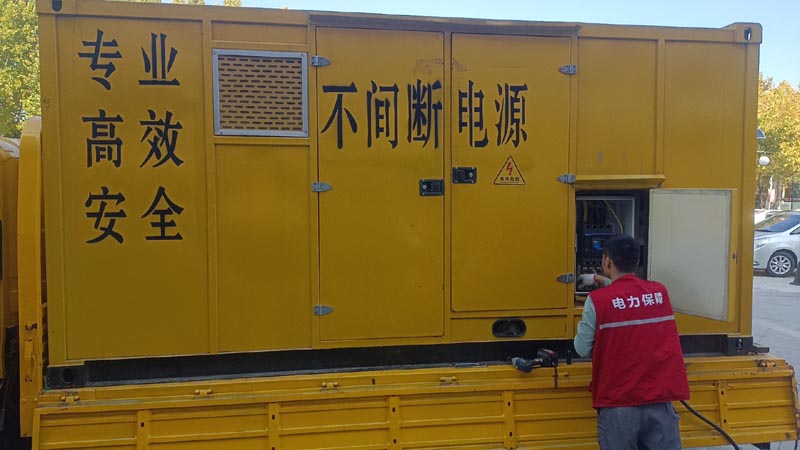 武城柴油发电机组和UPS电源配合使用时，如何避免切换过程中的电力中断？